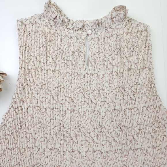Wishlist Aparrel Cream Light Pleated Dress Sz L - Picture 5 of 15